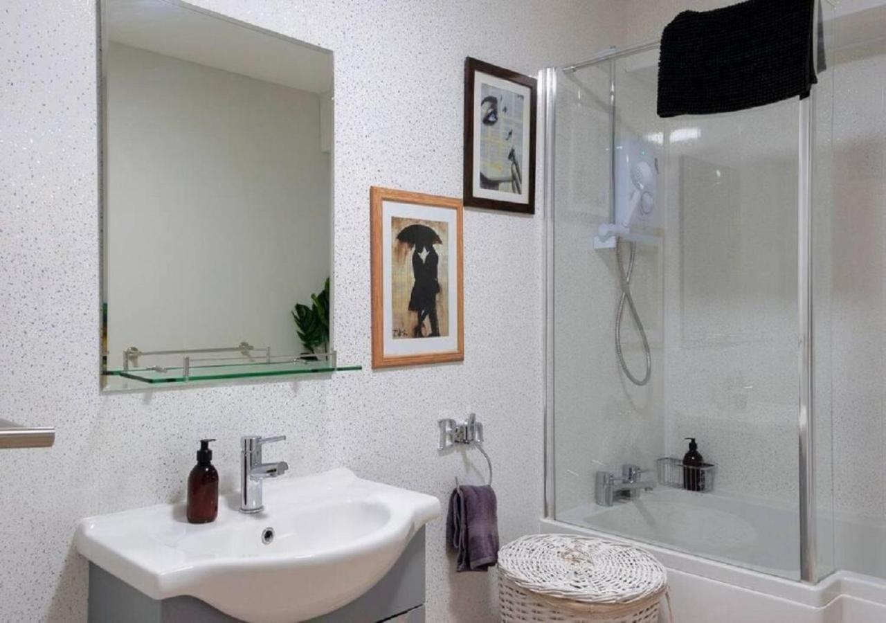 Pelican-Stylish 2-Bed Apartment Close To Beach & Town Scarborough Kültér fotó