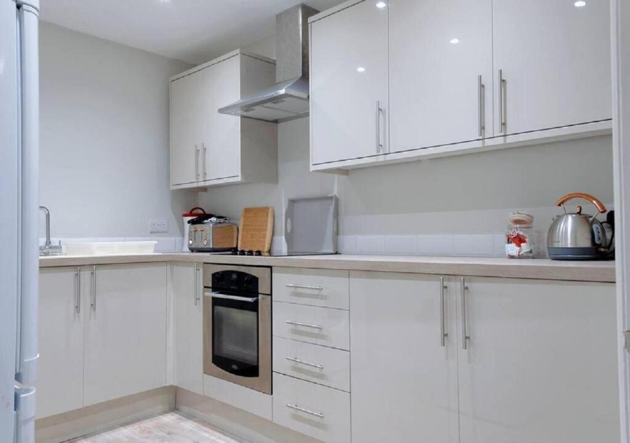 Pelican-Stylish 2-Bed Apartment Close To Beach & Town Scarborough Kültér fotó