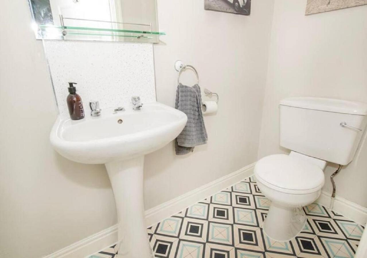 Pelican-Stylish 2-Bed Apartment Close To Beach & Town Scarborough Kültér fotó