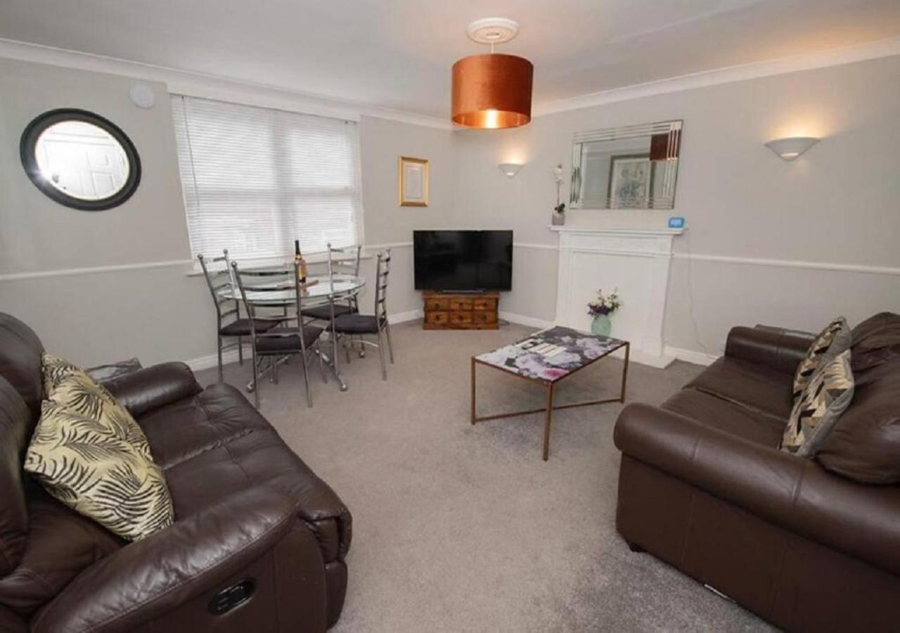 Pelican-Stylish 2-Bed Apartment Close To Beach & Town Scarborough Kültér fotó
